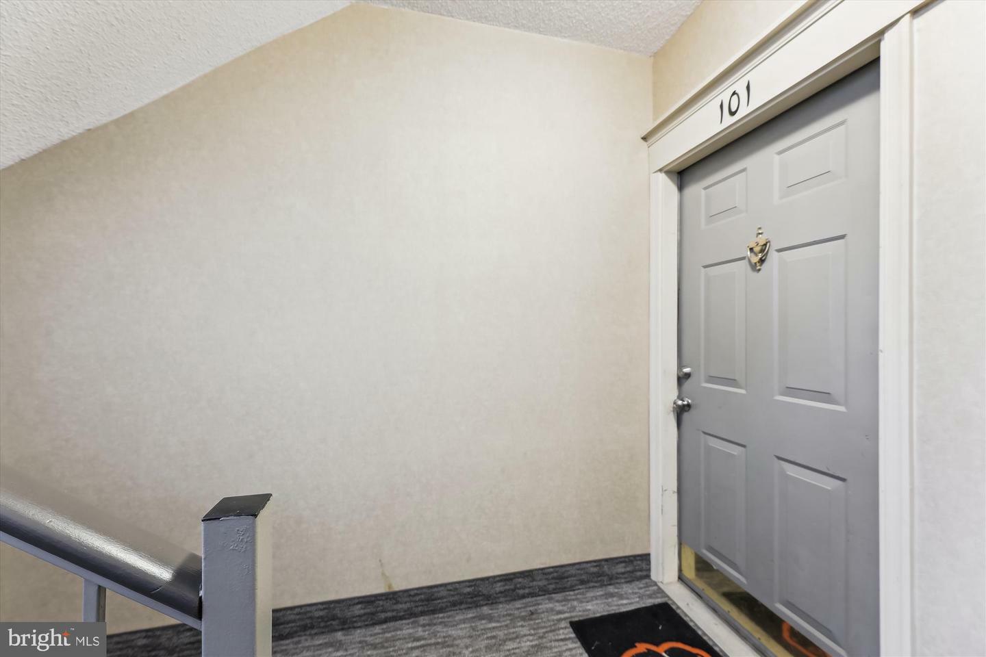 Property Photo: 12102 Greenwood Court 101 VA 22033