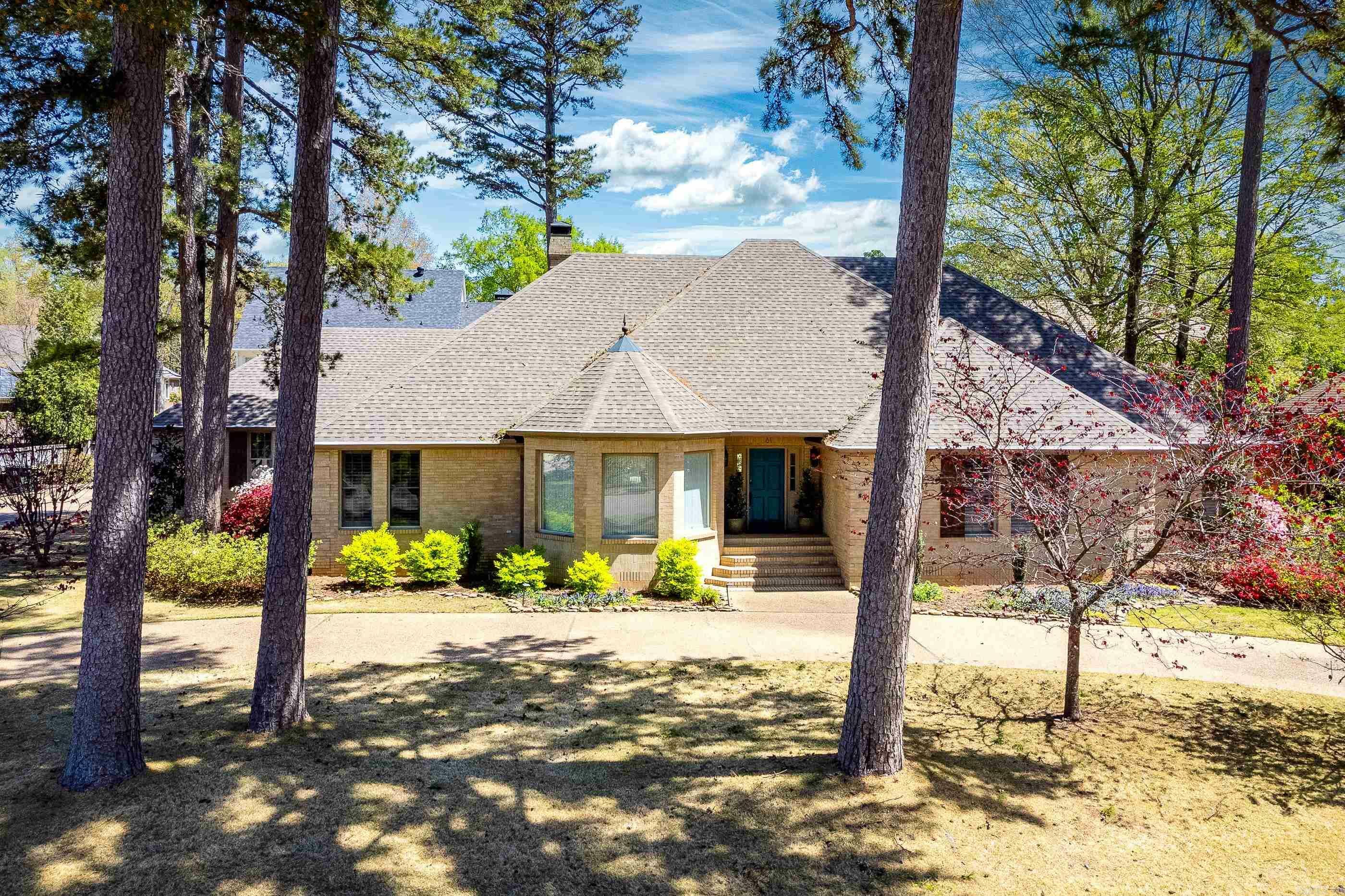 Property Photo: 61 Chenal Circle AR 72223