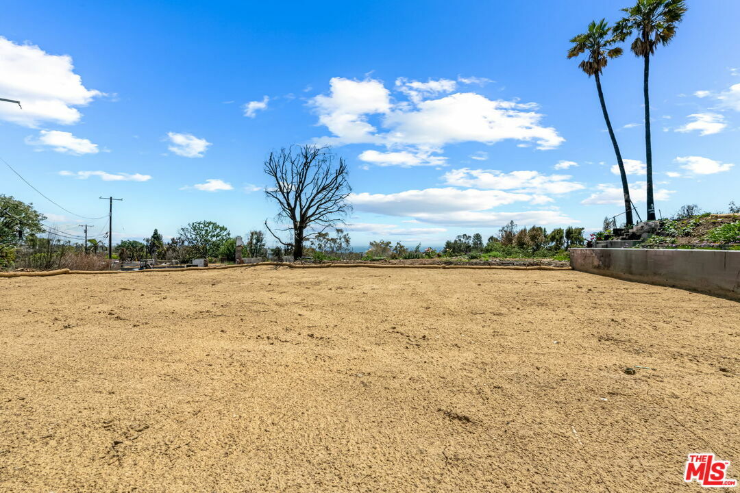 Property Photo: 1101 Las Pulgas Pl CA 90272