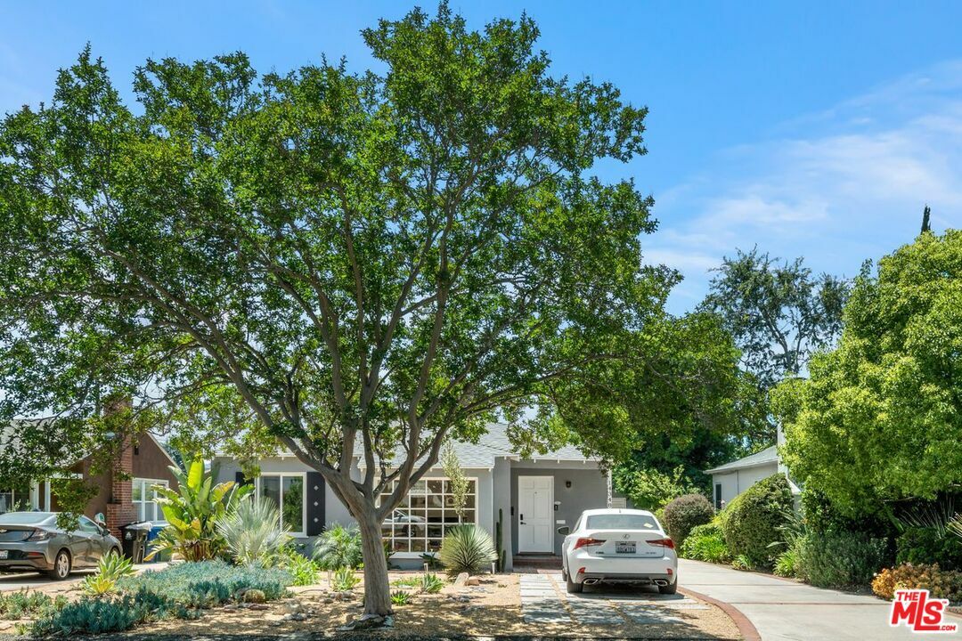 Property Photo: 14348 Collins St CA 91401