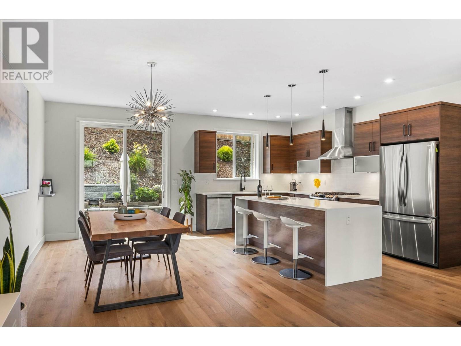 Photo de la propriété: 1592 Emerald Drive BC V2E 0C4