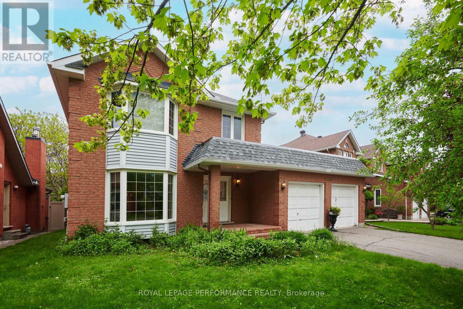Property Photo:  2088 Lamira Street  ON K1H 8P1 