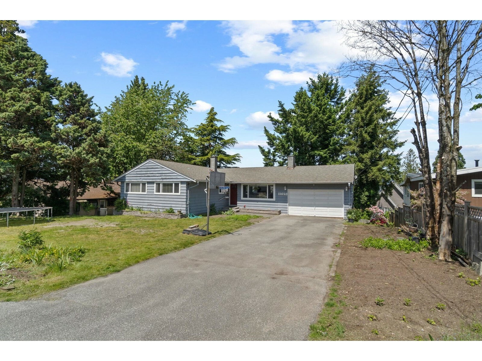 Property Photo: 11625 99 BC V3V 2M2