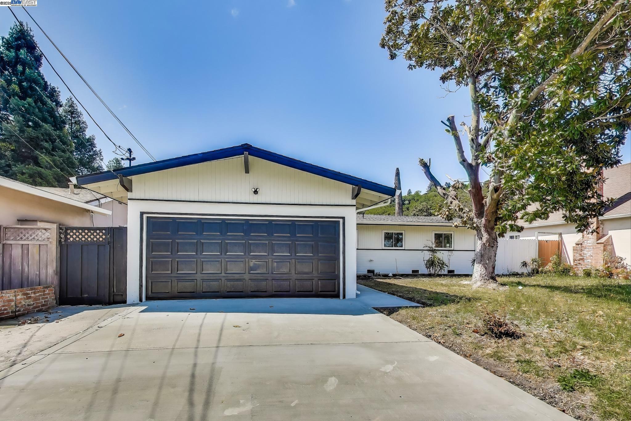 Property Photo: 2316 Dolores CA 94564