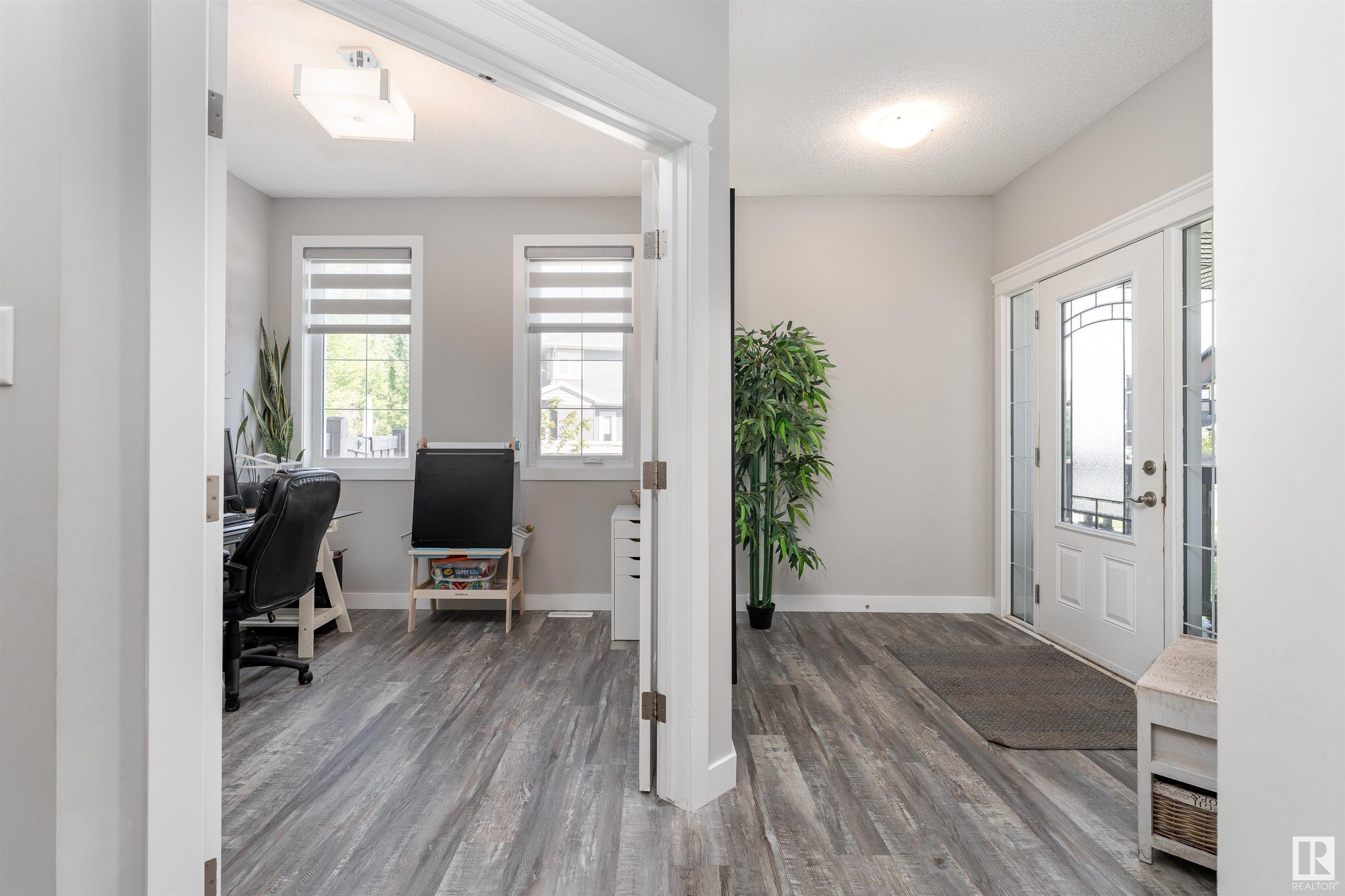 Photo de la propriété:  5533 Edworthy Way NW  AB T6M 0N8 