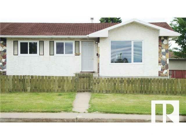 7807 36 Avenue NW  Edmonton AB T6K 0C5 photo