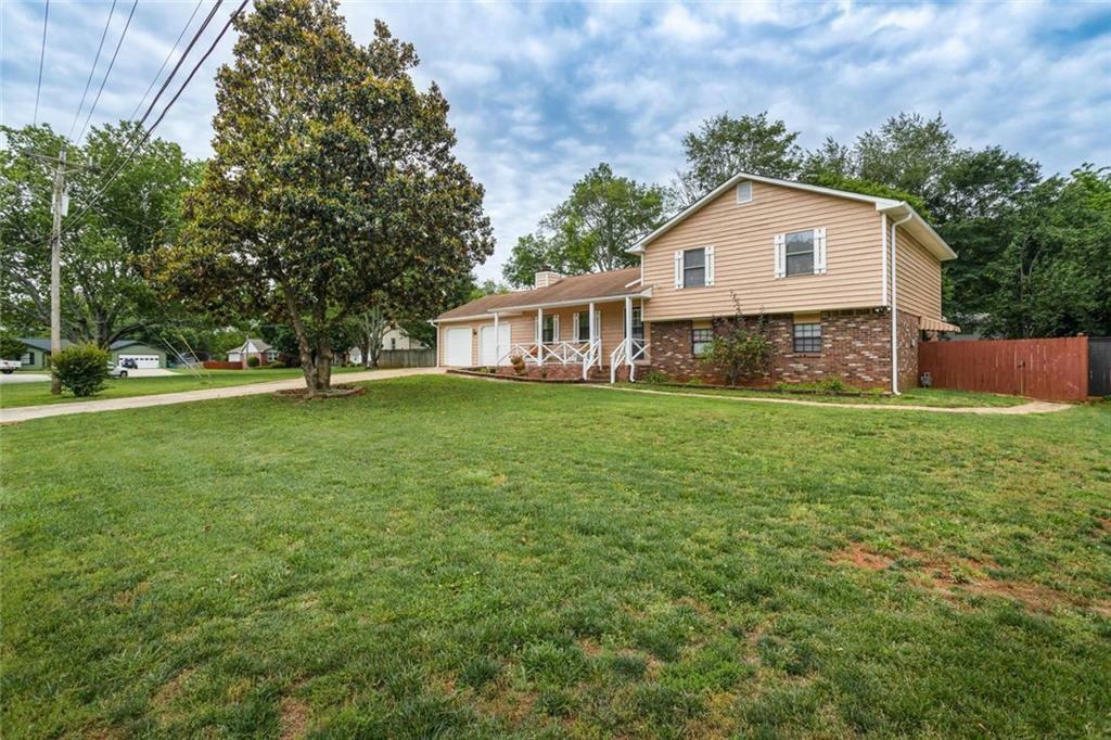Property Photo: 618 Summerville Drive GA 30046
