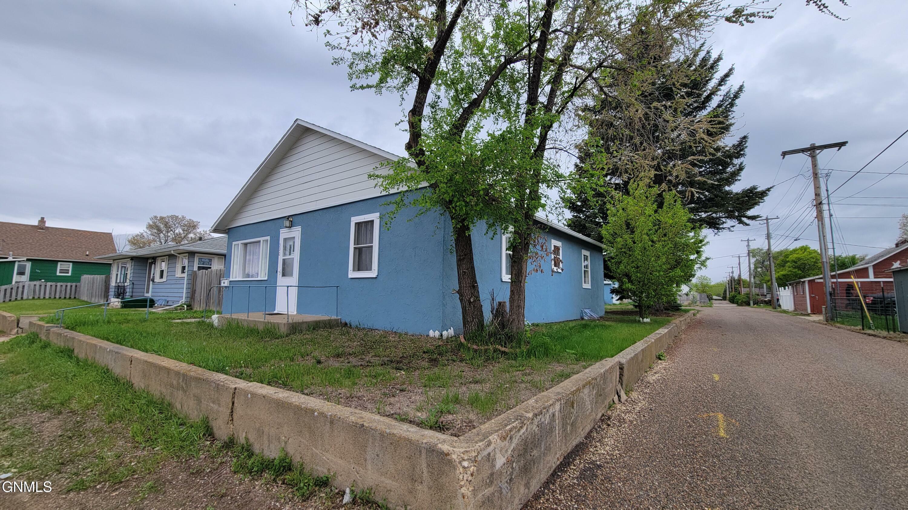 Property Photo:  330 Main Avenue  ND 58601 