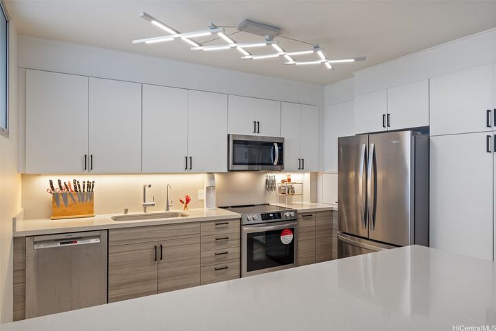 Property Photo:  999 Wilder Avenue 1603  HI 96822 