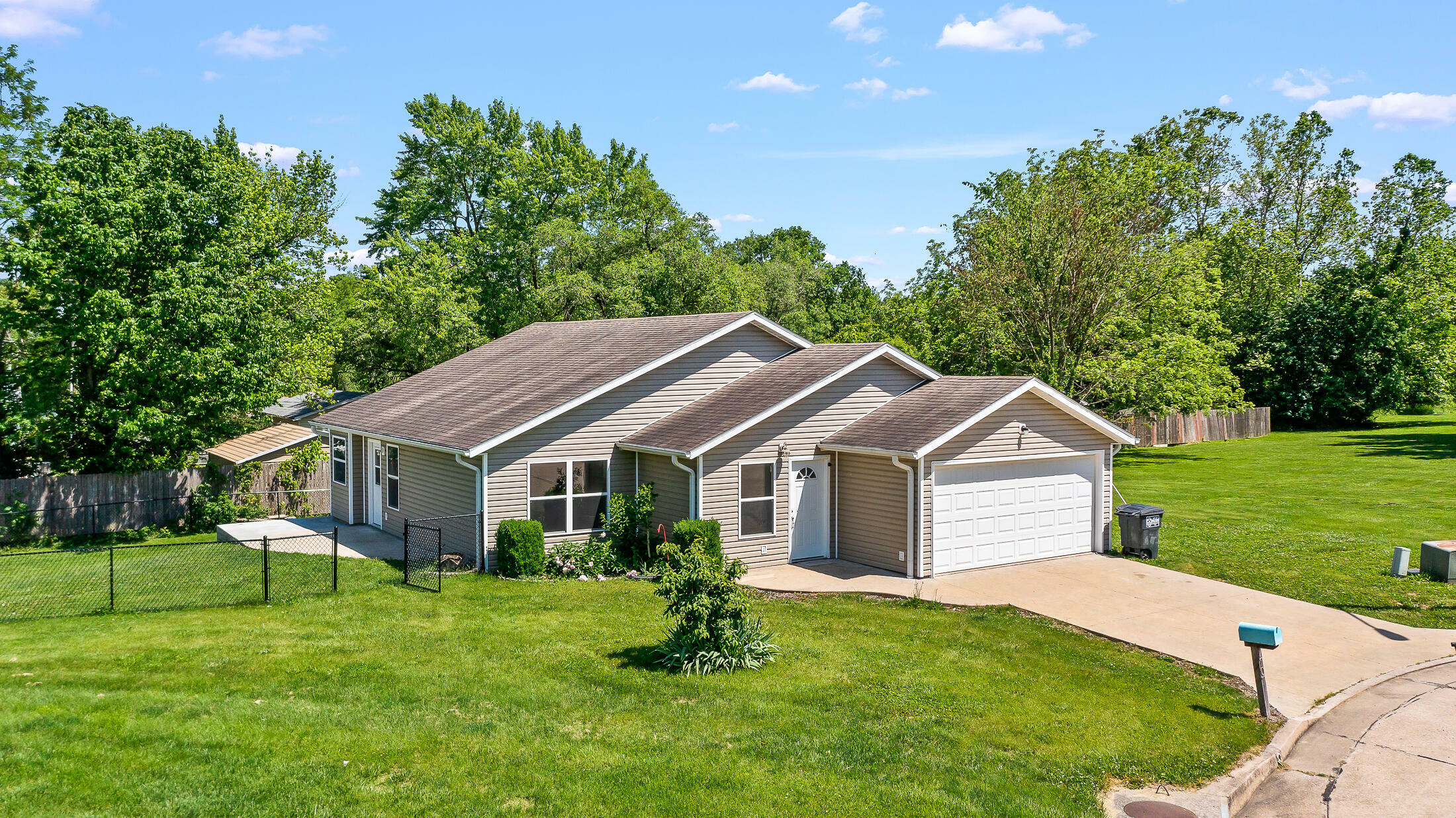 Property Photo: 707 Woodhill Avenue MO 65251