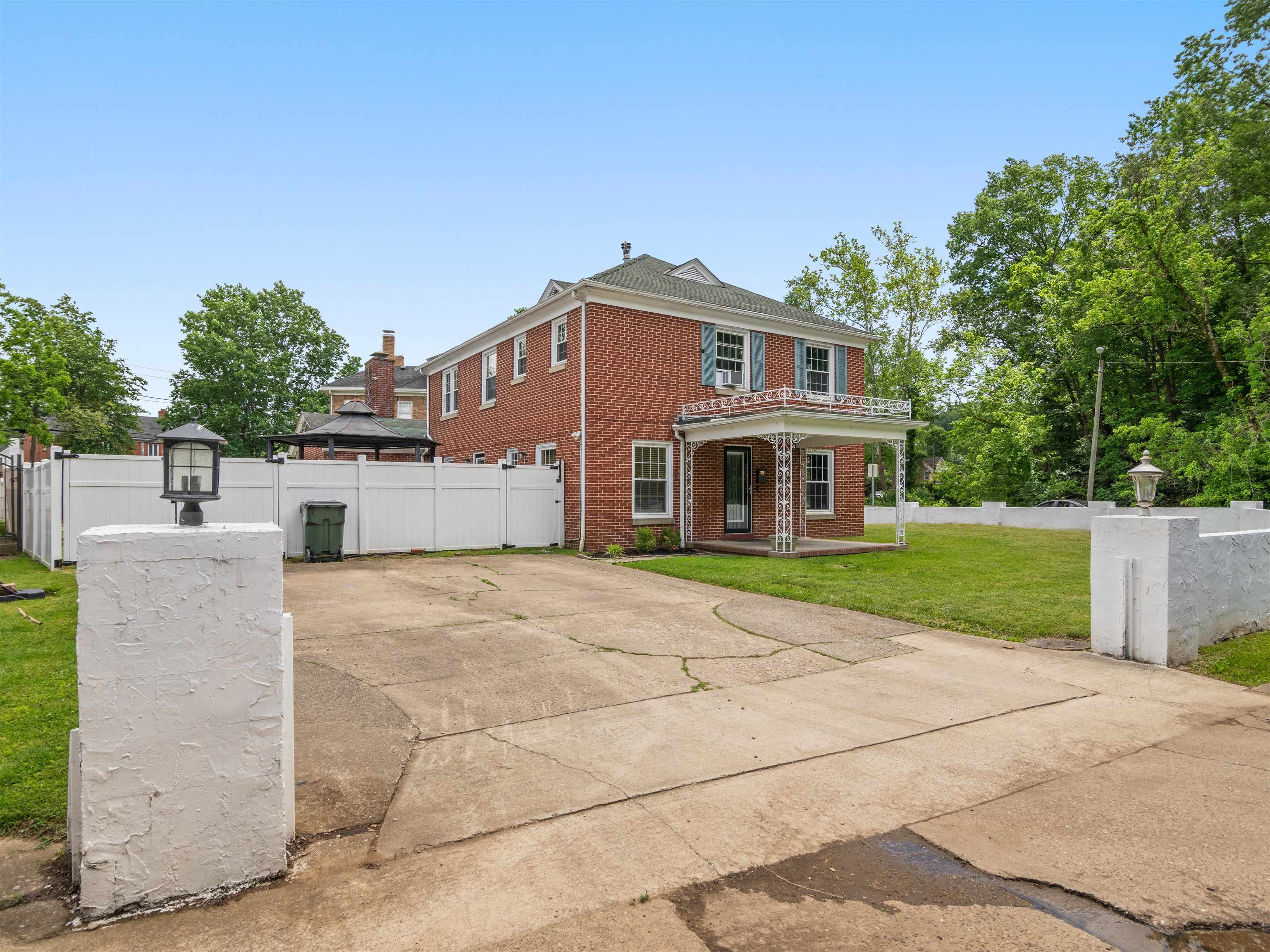 Property Photo: 1300 Enslow Boulevard WV 25701