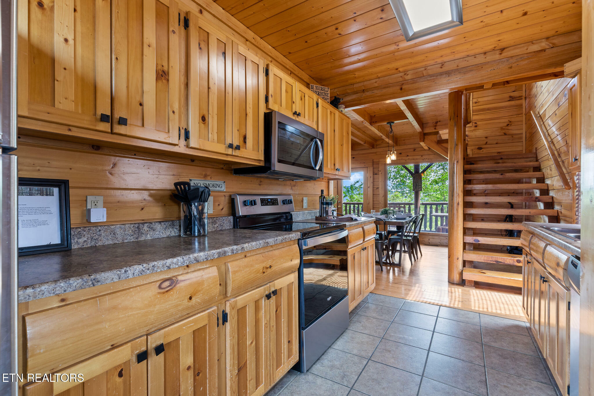 Property Photo: 2819 White Oak Ridge Lane TN 37862