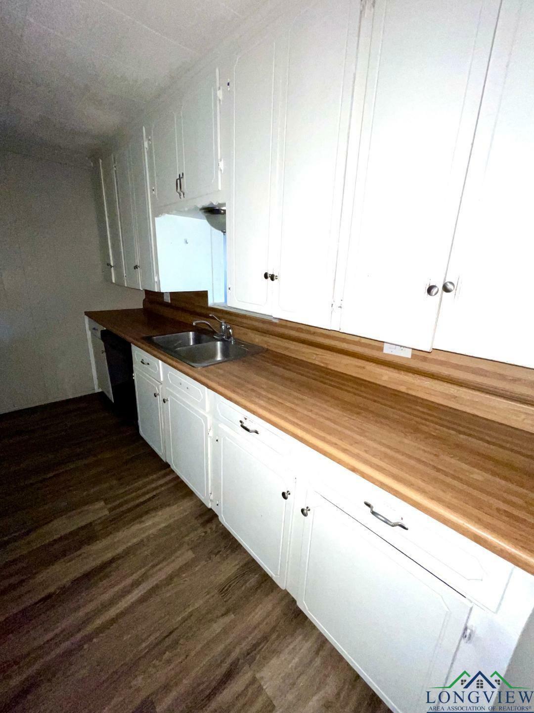 Property Photo: 616 W Center Street TX 75693
