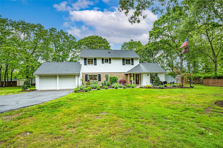 1A Revlon Court  Holtsville NY 11742 photo