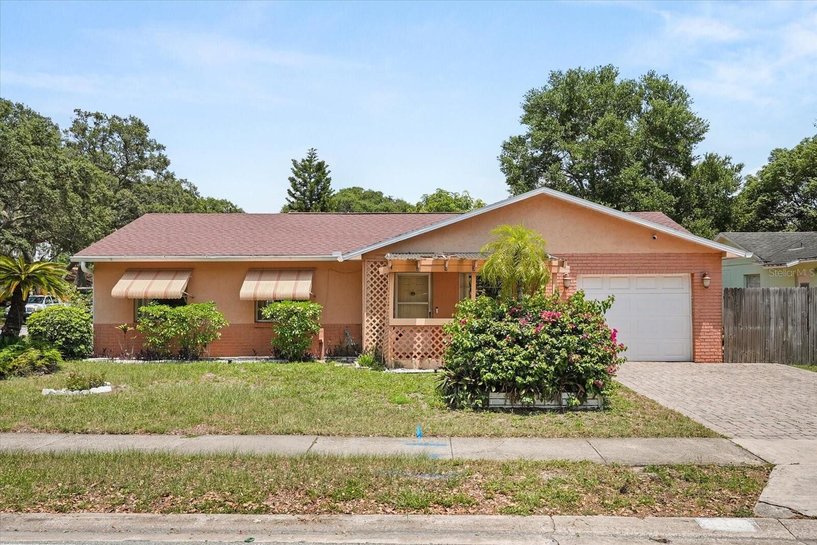 Property Photo: 2933 N Chickasaw Trail FL 32817