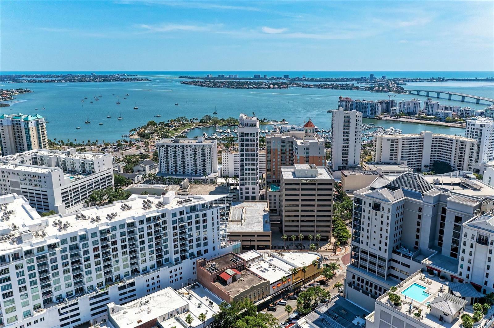 Property Photo: 33 S Gulfstream Avenue 306 FL 34236