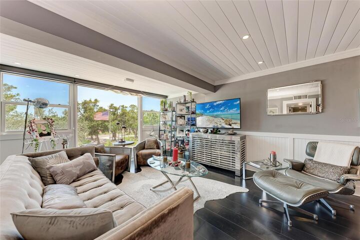 Property Photo: 33 S Gulfstream Avenue 306 FL 34236