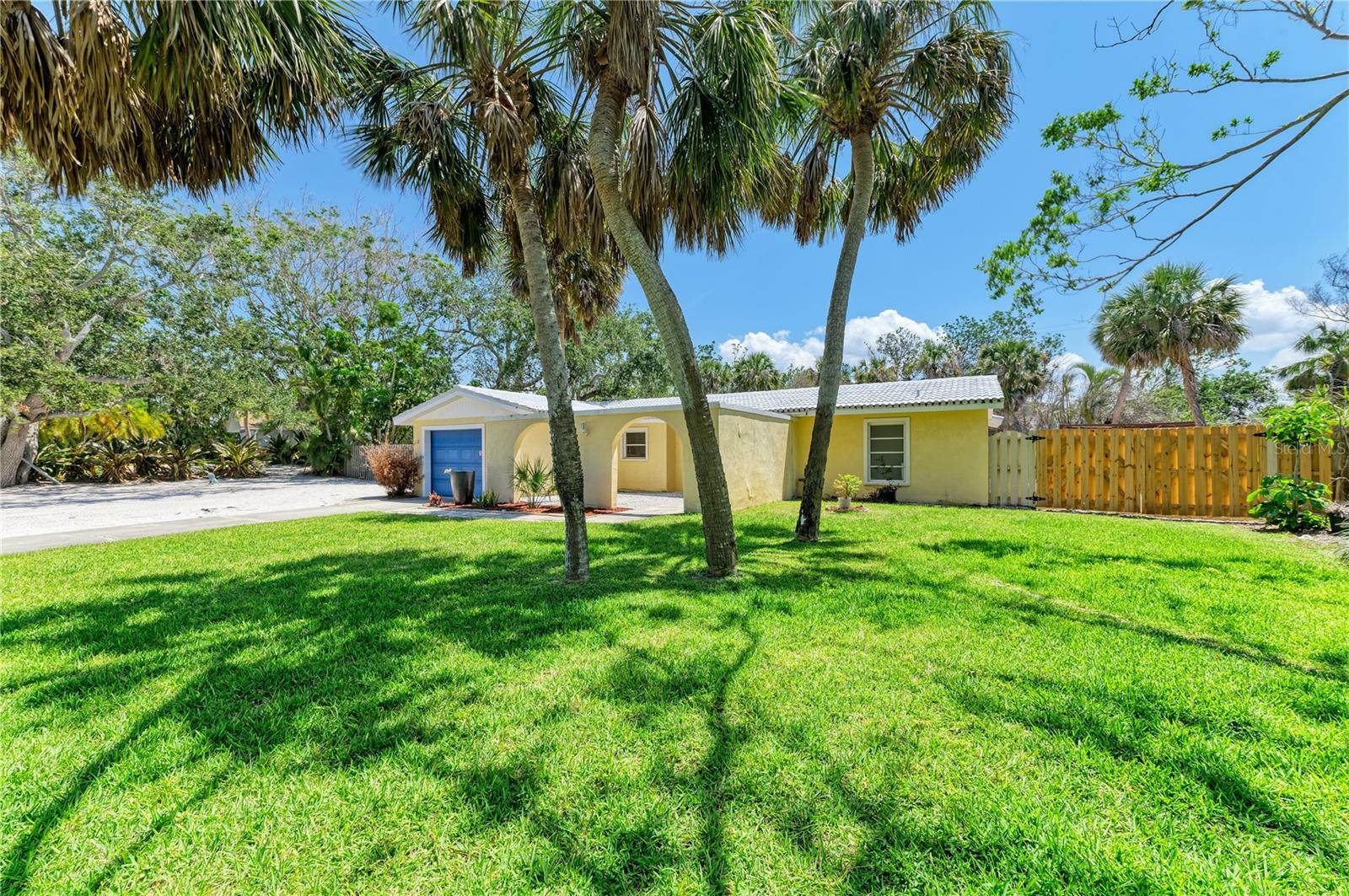 Property Photo: 5223 Shadow Lawn Drive FL 34242