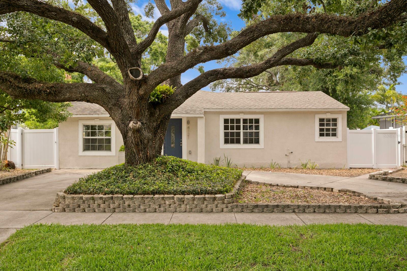 Property Photo: 4121 W San Nicholas Street FL 33629