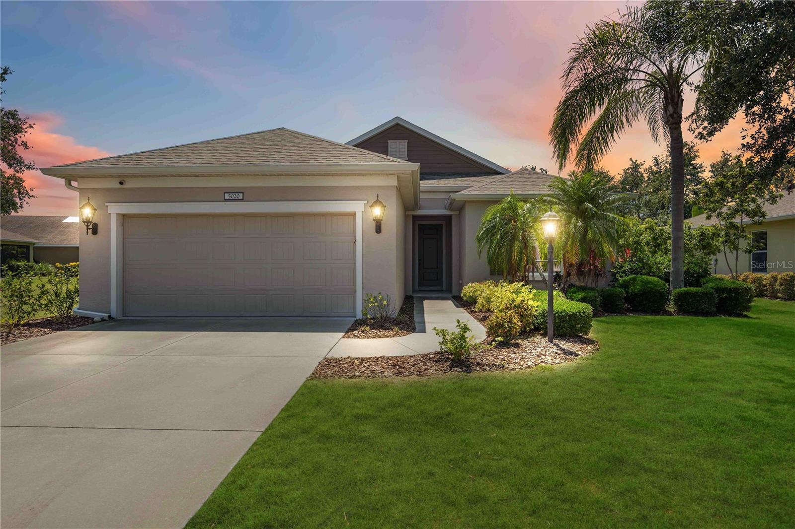 Property Photo: 5020 Torrey Pines Run FL 34211