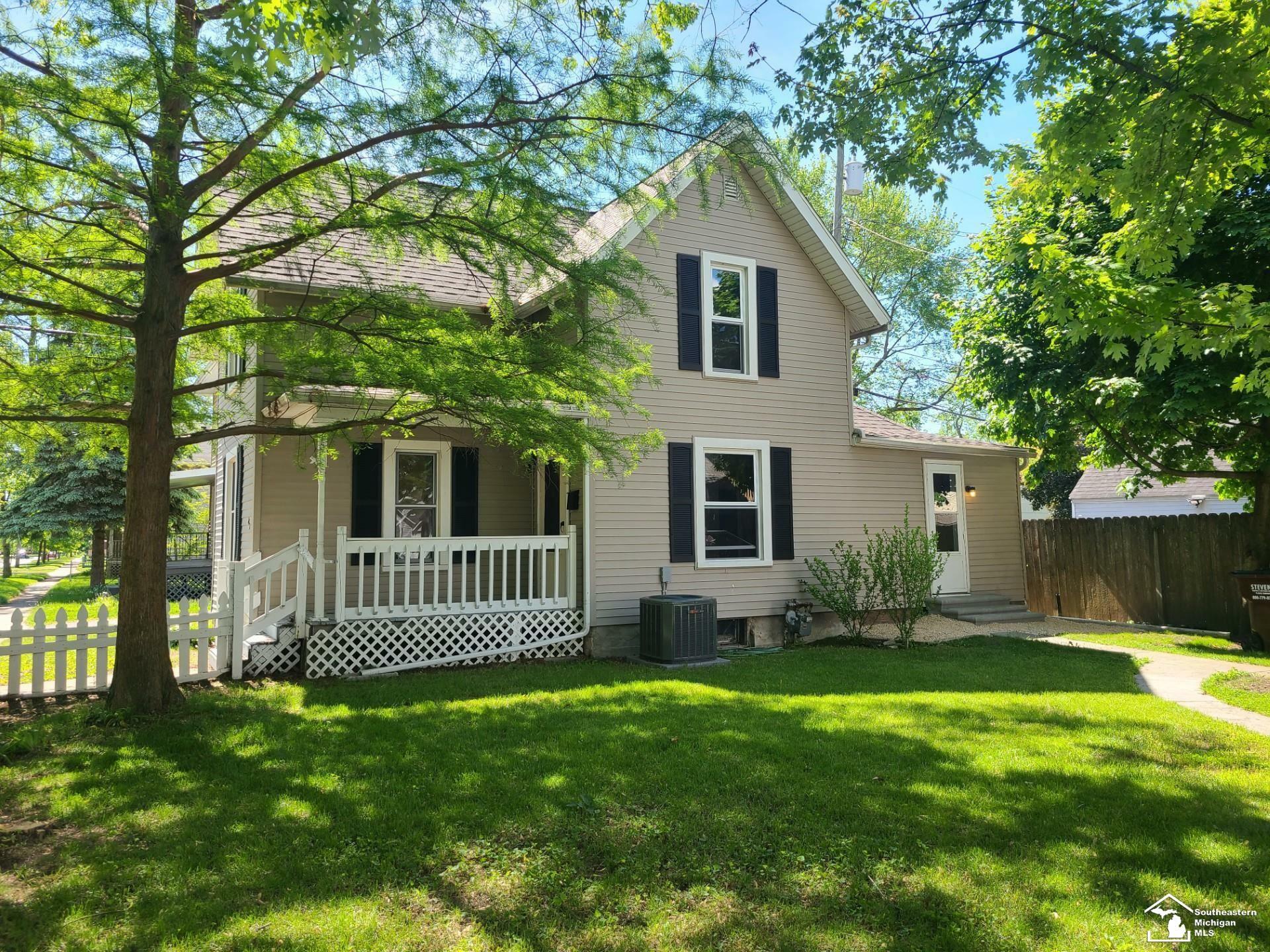 Property Photo: 117 W Seventh Street MI 48161
