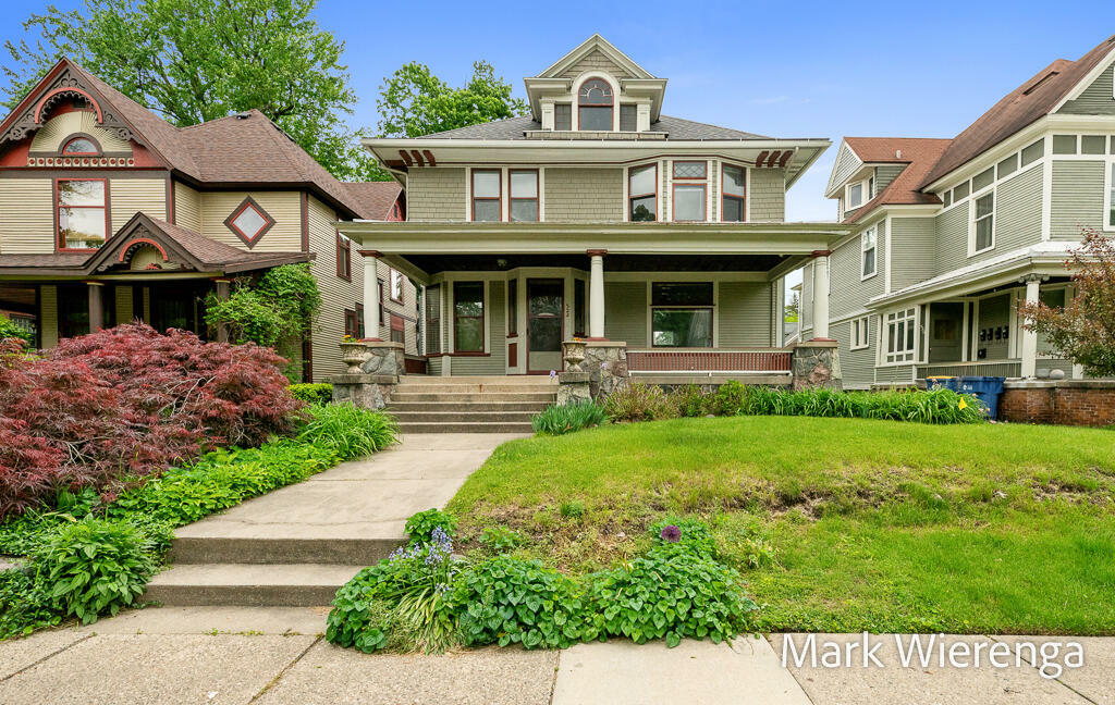 522 Paris Avenue SE  Grand Rapids MI 49503 photo