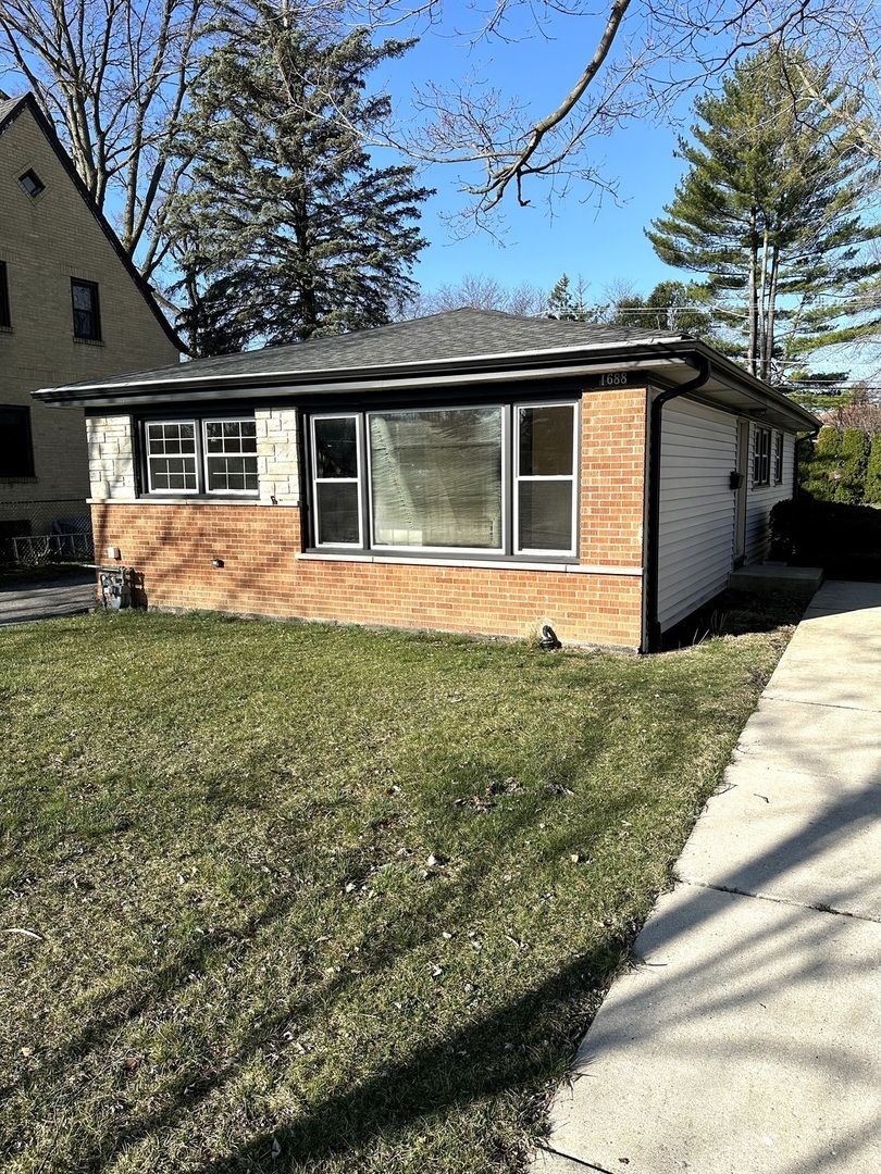 Property Photo:  1688 Locust Street  IL 60018 