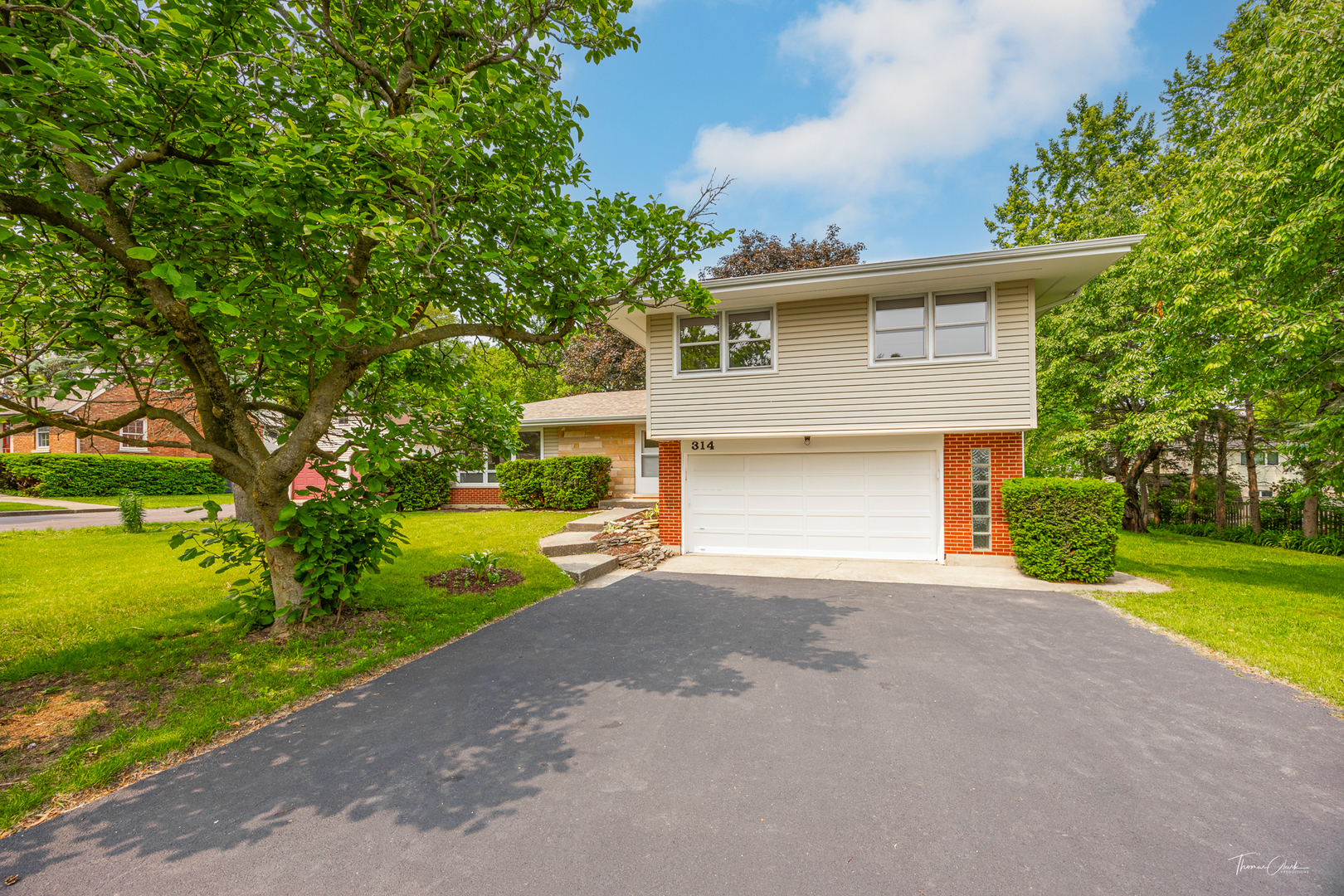 Property Photo: 314 Oak Avenue IL 60559