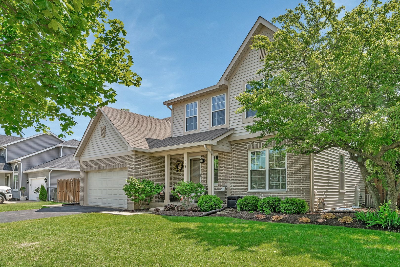 Property Photo: 633 Salem Circle IL 60543