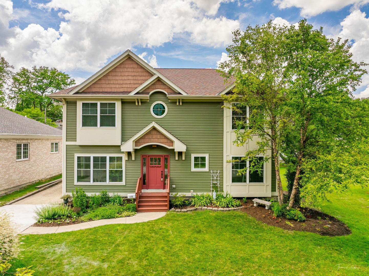 Property Photo: 122 S Grant Street IL 60559