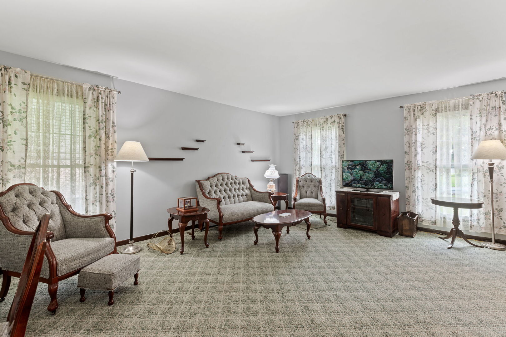 Property Photo: 1006 E Cooper Drive IL 60074