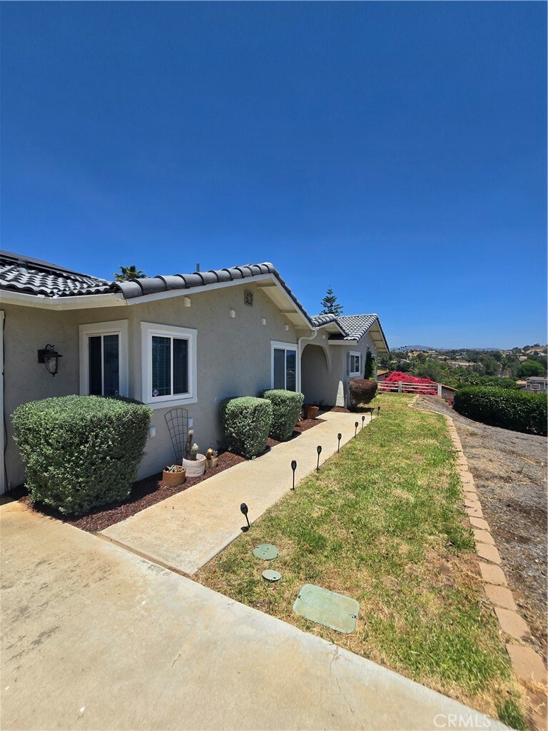 Property Photo:  2059 Summit Drive  CA 92025 