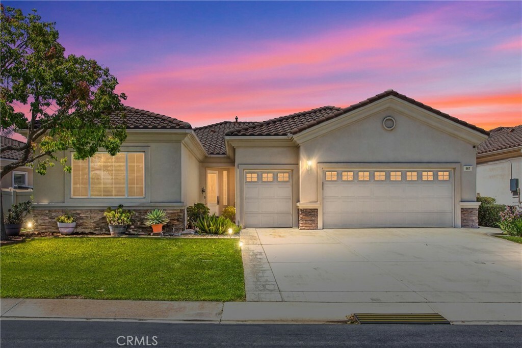 Property Photo: 967 Hidden Oaks CA 92223