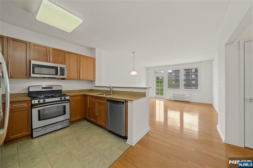Property Photo:  4 Constellation Place 308  NJ 07305 