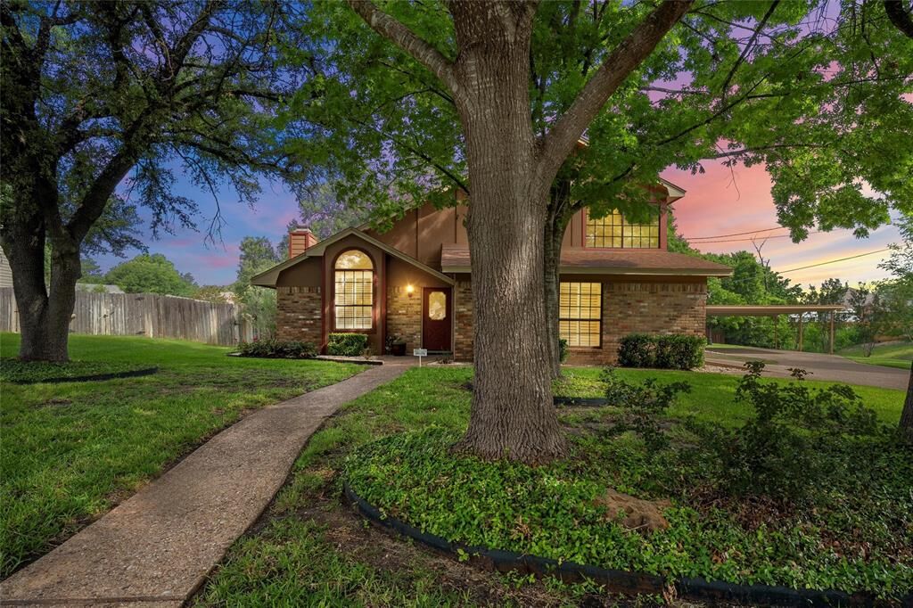 Property Photo:  608 Ver-Lo Drive  TX 76655 