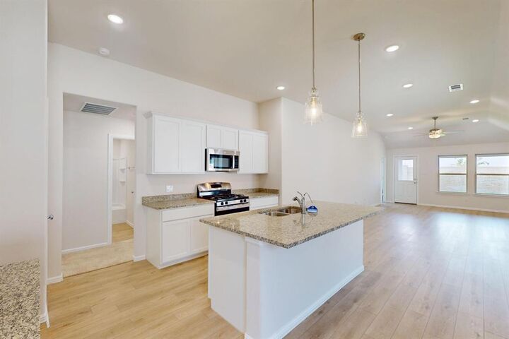 Property Photo:  736 Hidden Feather Drive  TX 75166 