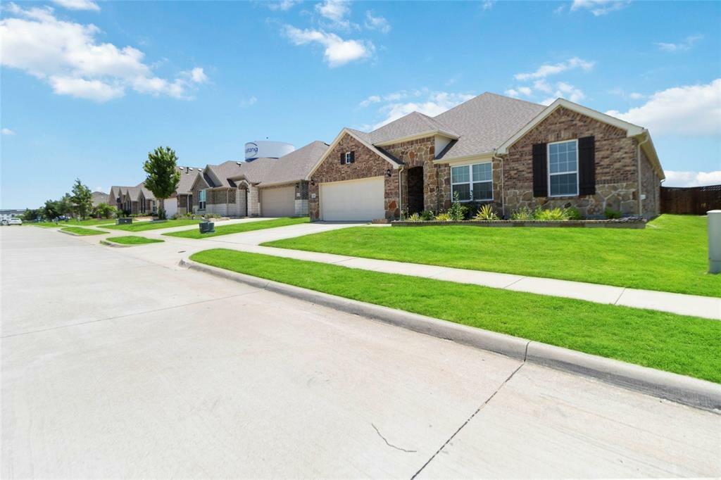 Property Photo: 1424 Millican Lane TX 76227