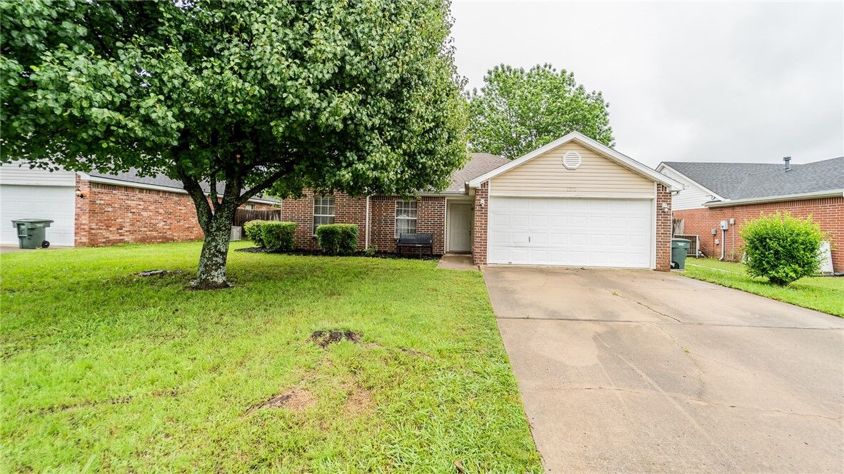 Property Photo:  1370 S Jasmine Lane  AR 72704 