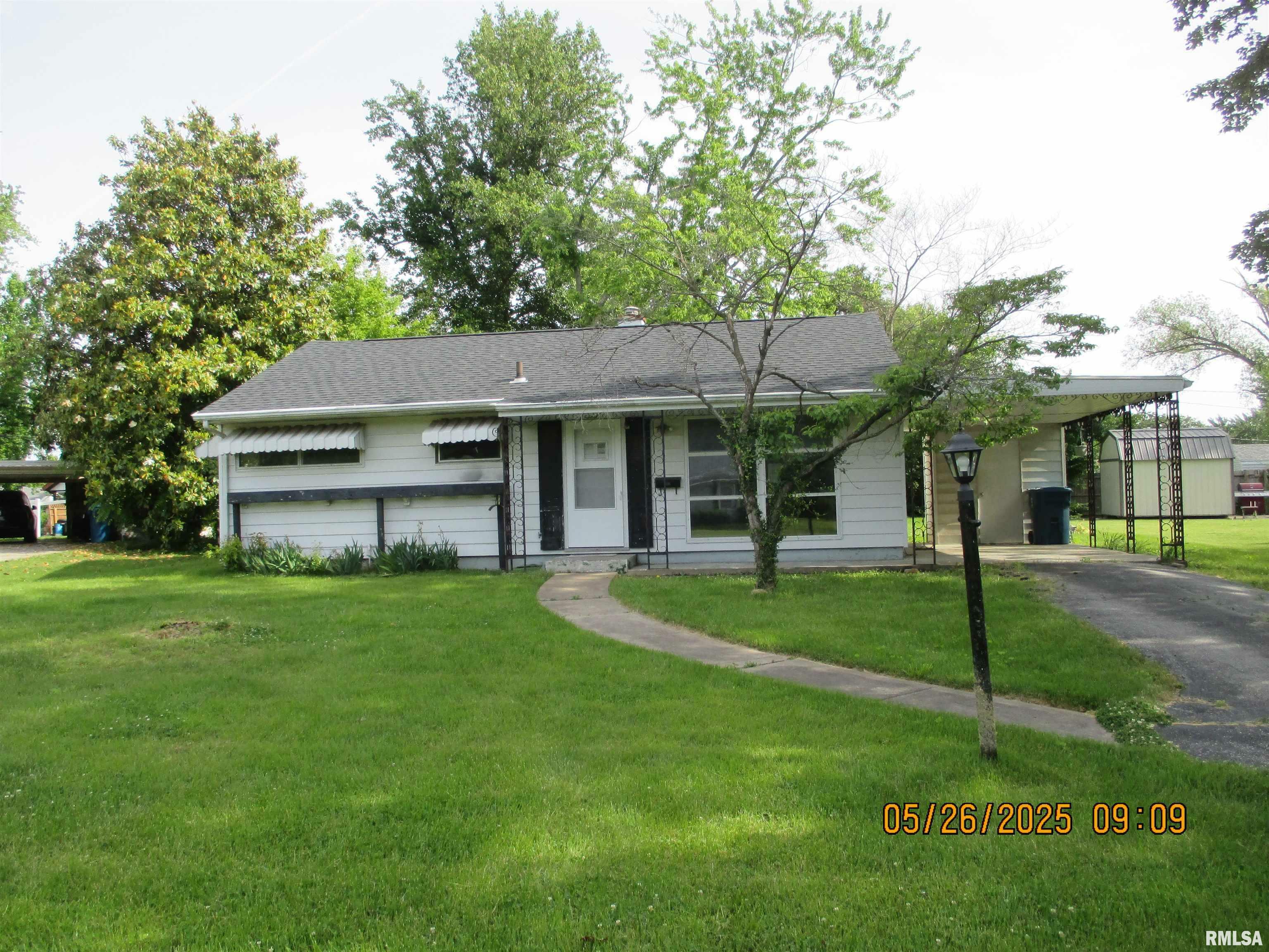 Property Photo: 44 S Edgewood Lane IL 62801