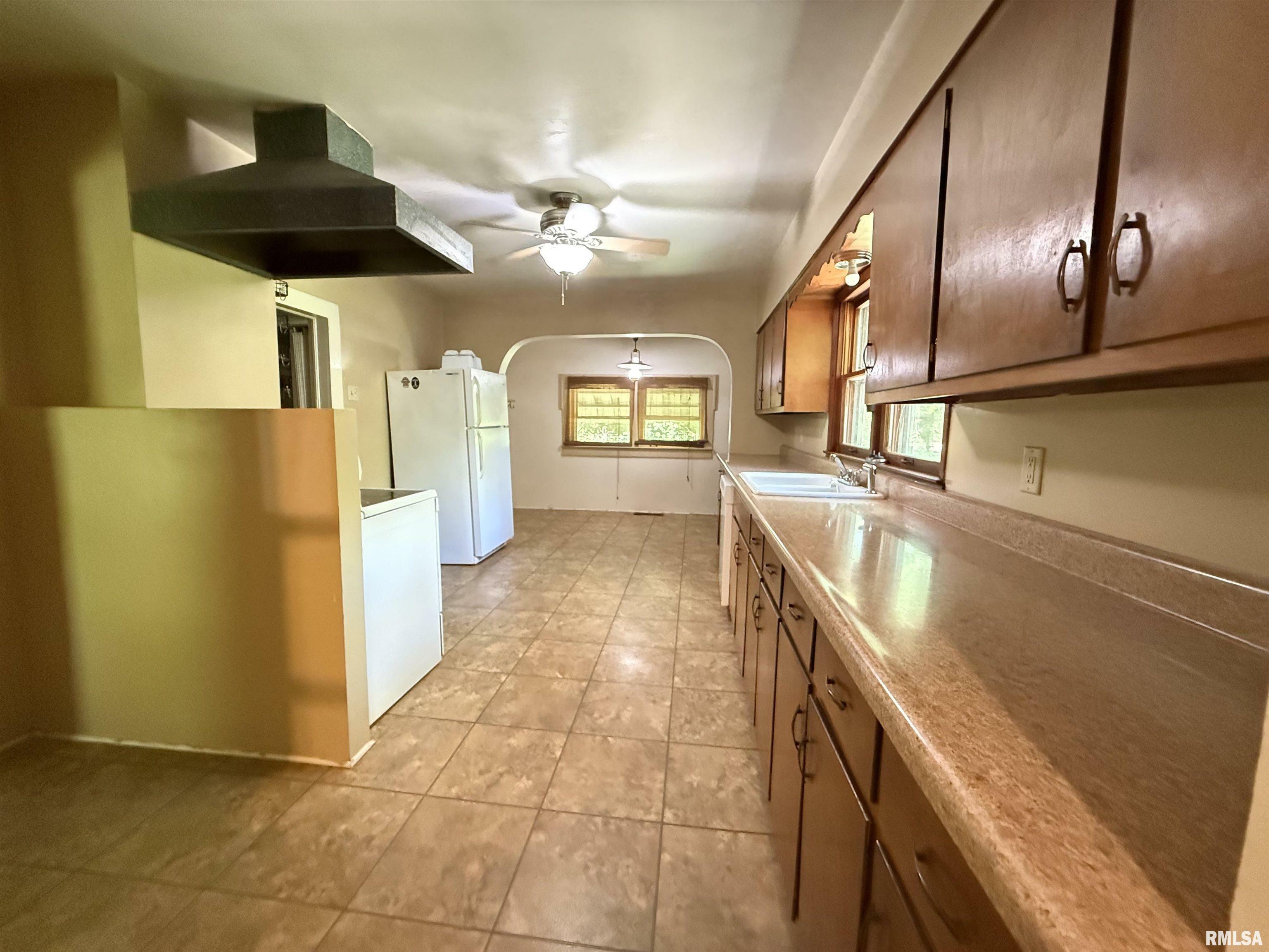 Property Photo: 1312 W Sycamore Street IL 62901