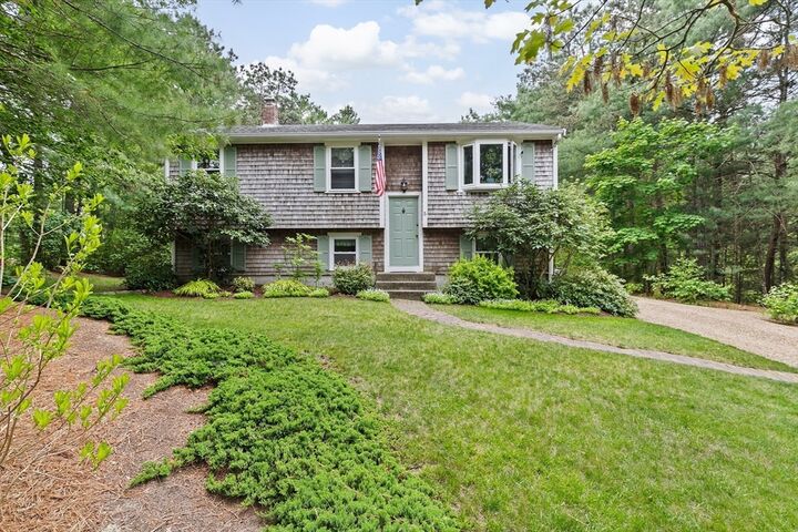 Property Photo:  5 Oaken Bucket Ln  MA 02360 