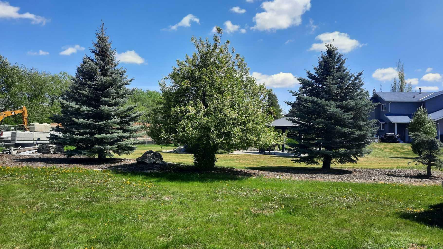 Property Photo: 242 McNab Close AB T0J 0Y0