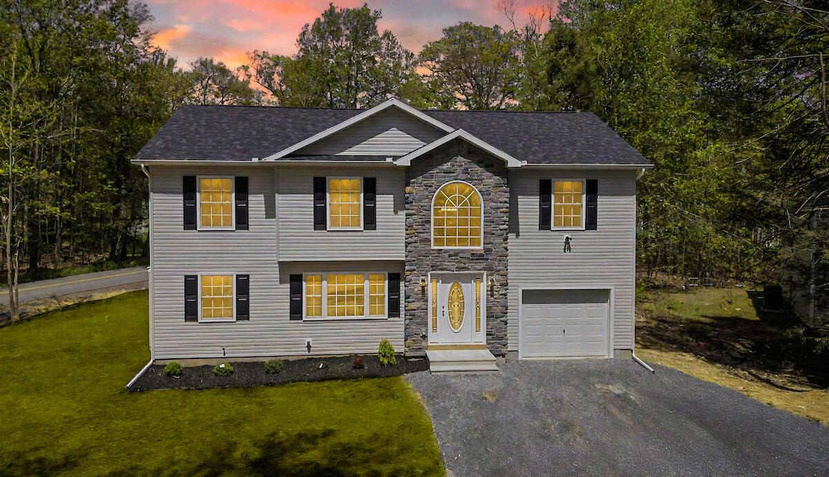 Property Photo: 9133 Belvedere Road PA 18466