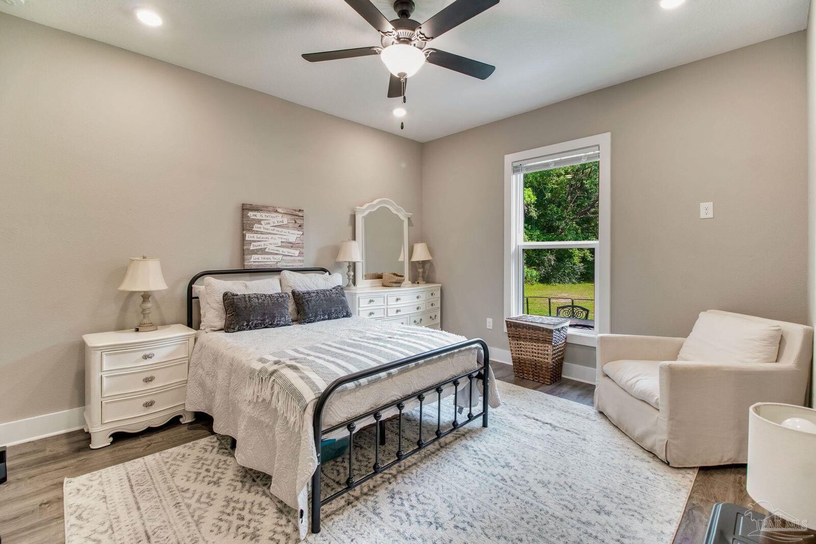Property Photo: 1718 W 9 1/2 Mile Rd FL 32533