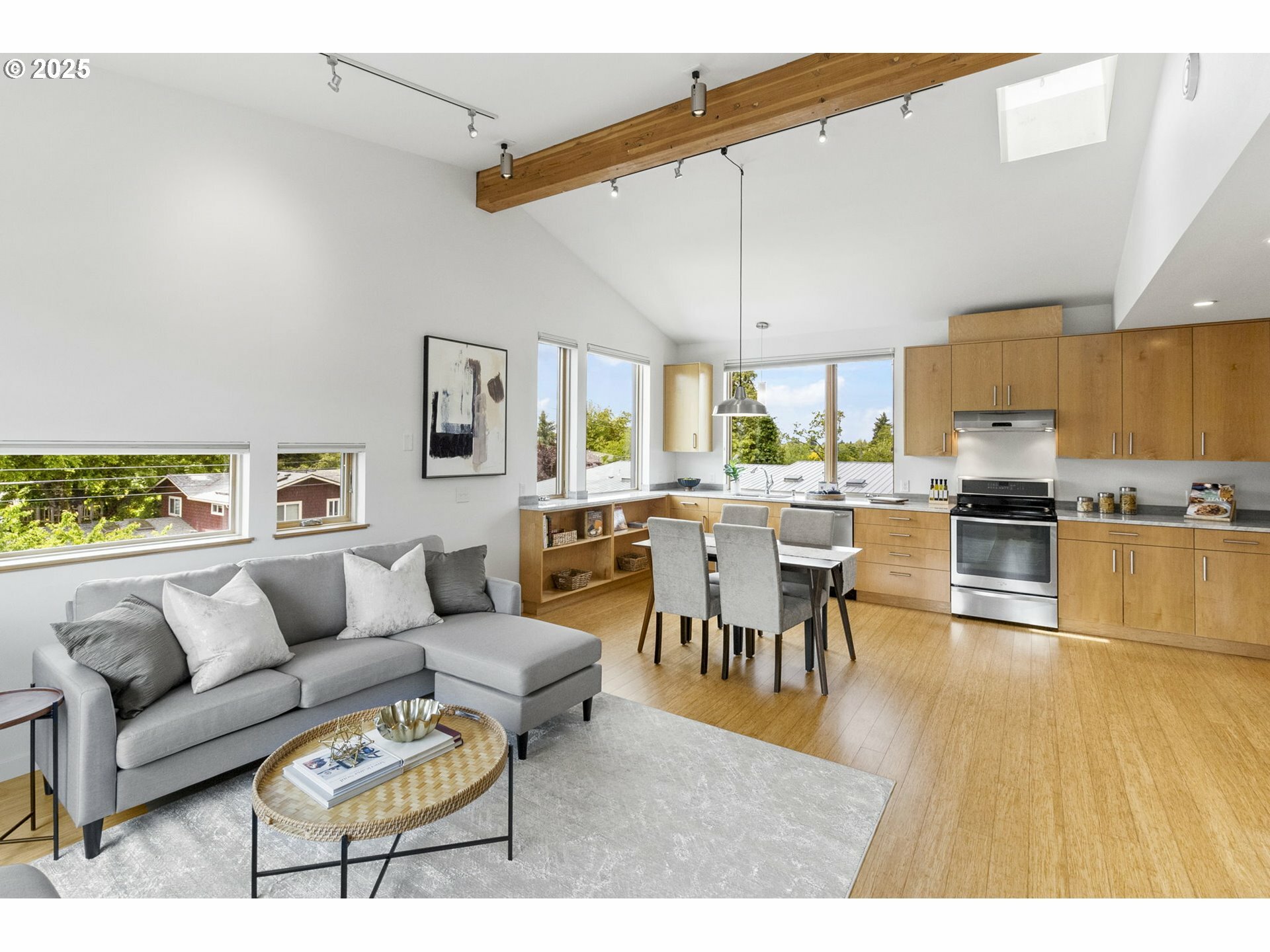 Property Photo: 2728 Friendly St OR 97405
