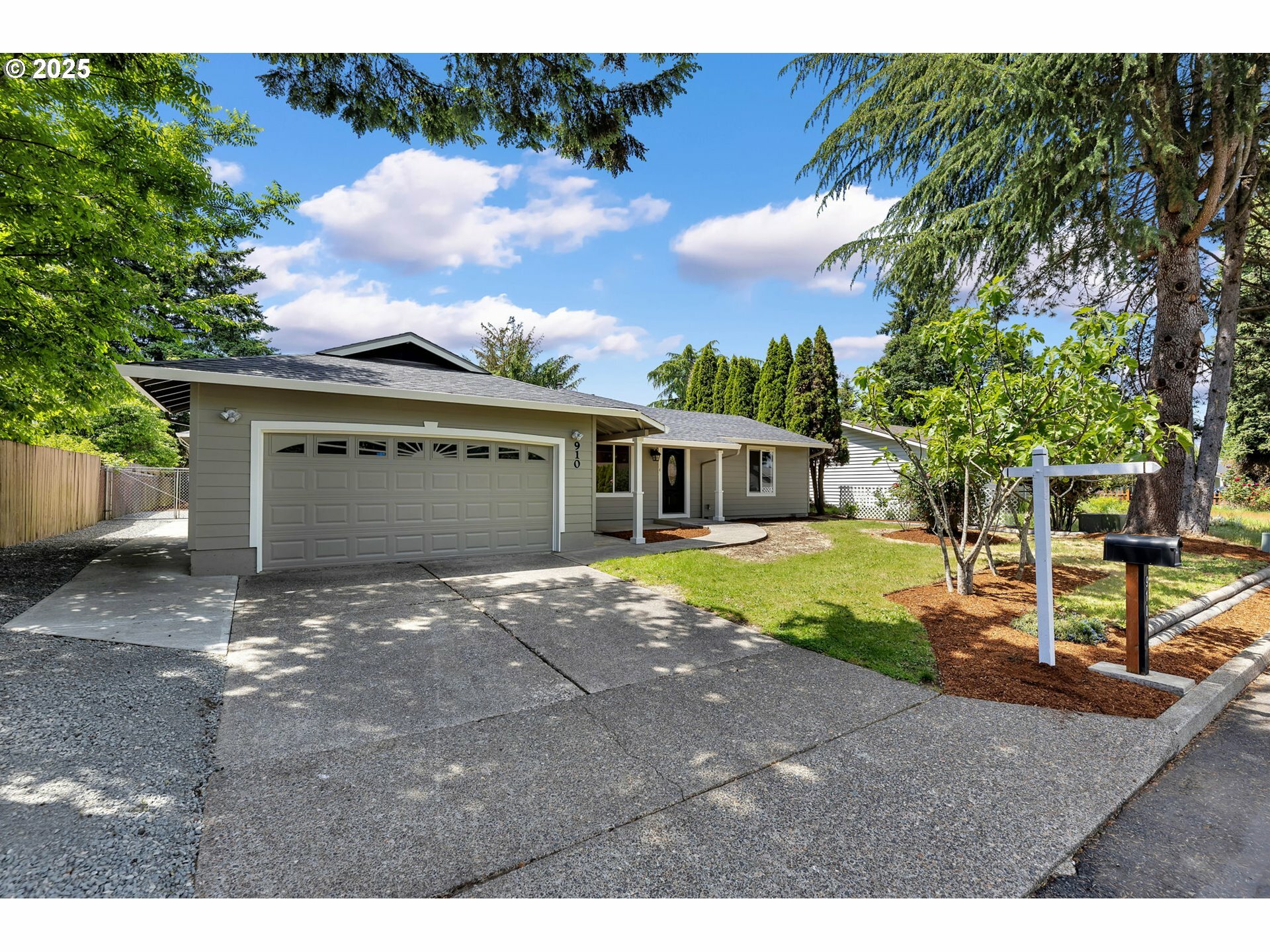 Property Photo: 910 SE 123rd Ave WA 98683