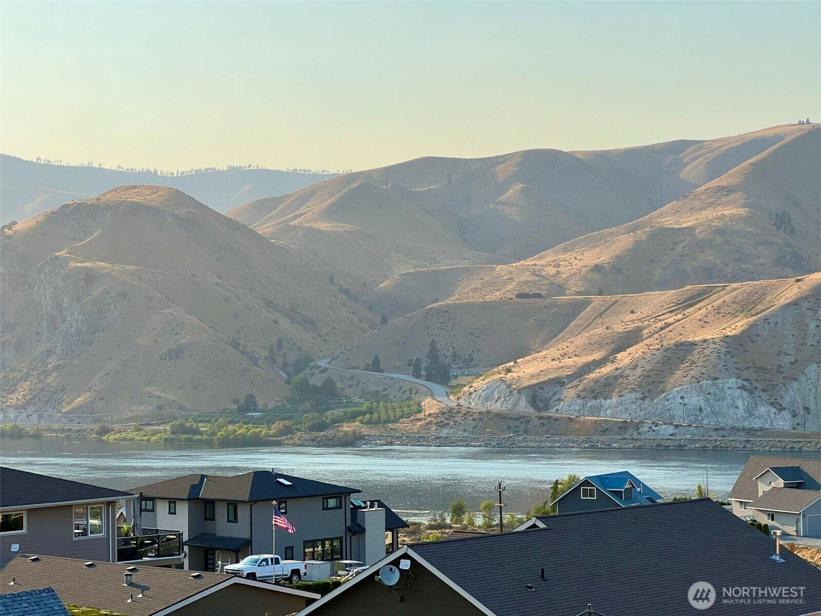 Property Photo: 445 Entiat Place WA 98843
