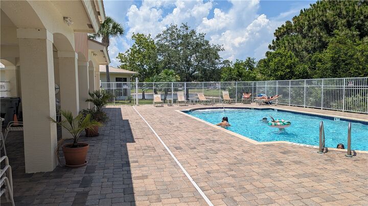Property Photo: 826 Middleton Drive SW FL 32962