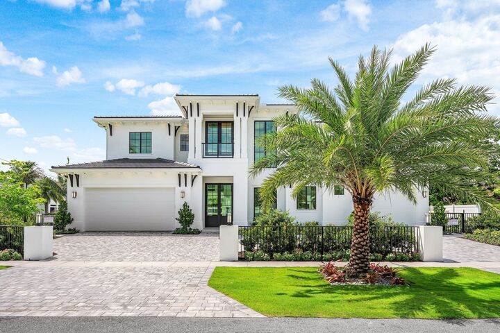 Property Photo:  201 NE 4th Avenue  FL 33432 