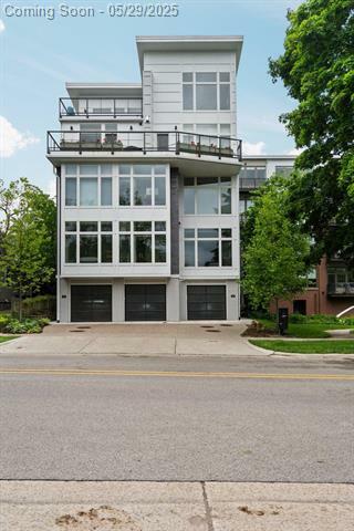 Property Photo: 211 W Kingsley Street MI 48103